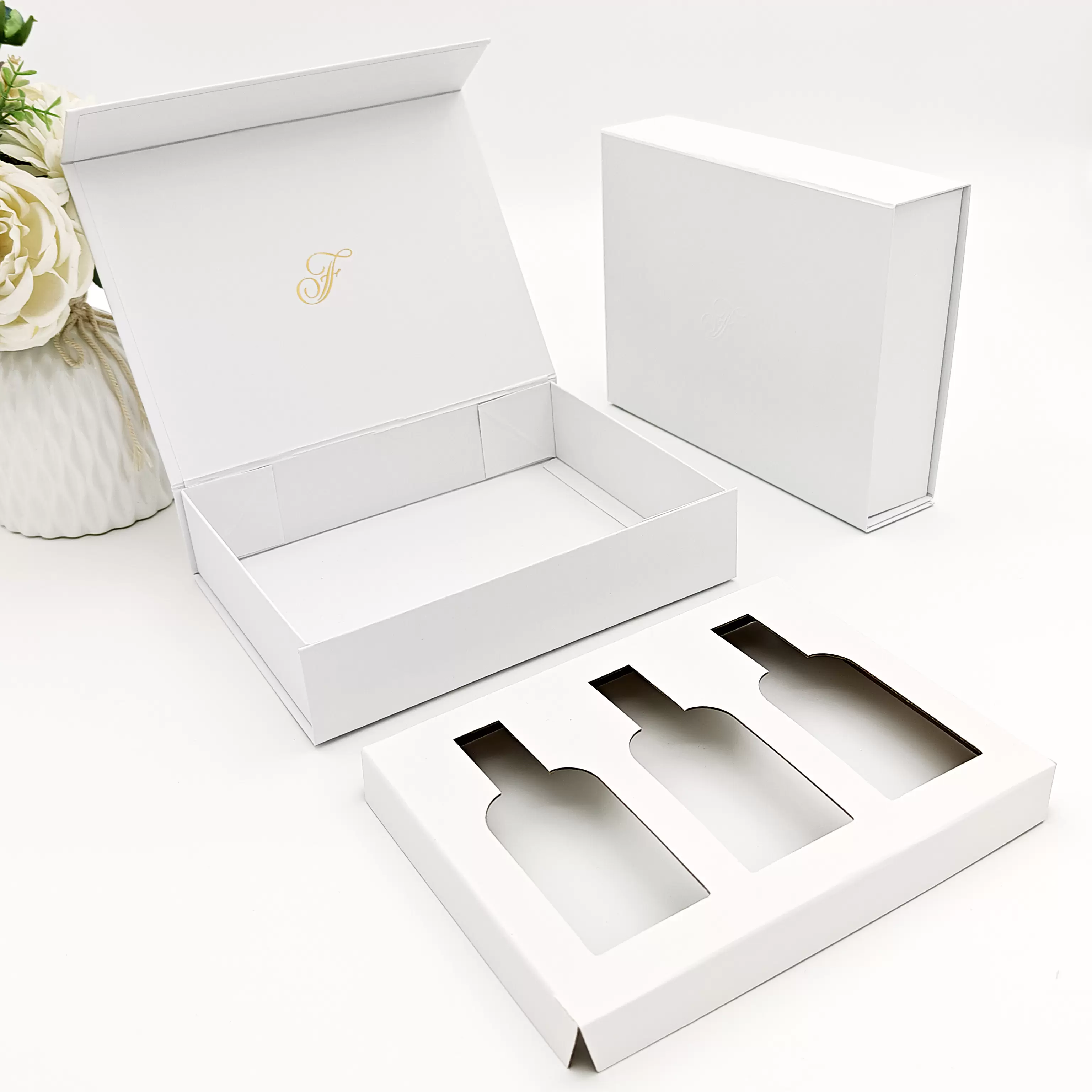 Thumbnail of wine gift box for premium bottle presentation